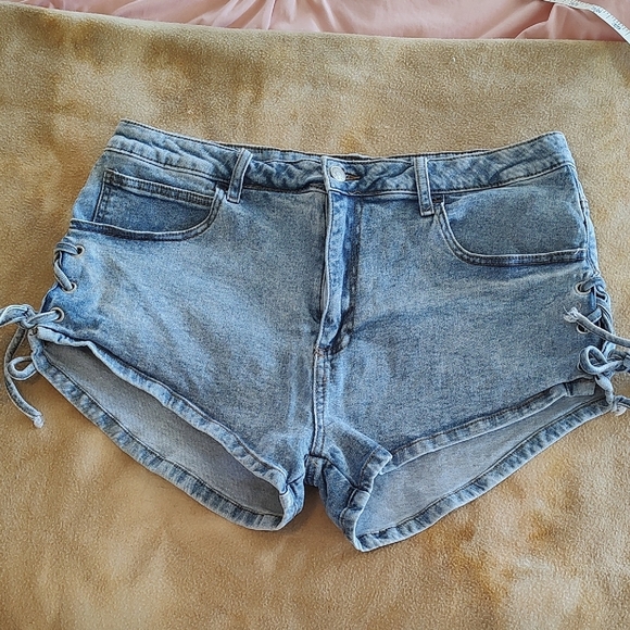 XL AKIRA LACE UP DAISY DUKE DENIM Micro SHORTS - Picture 1 of 9